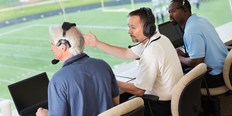 Công việc của đá gà trực tiếp bình luận viên hôm nay là gì?